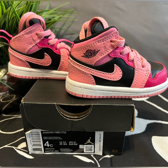 Jordan 1 Mid - Picture 5 of 5